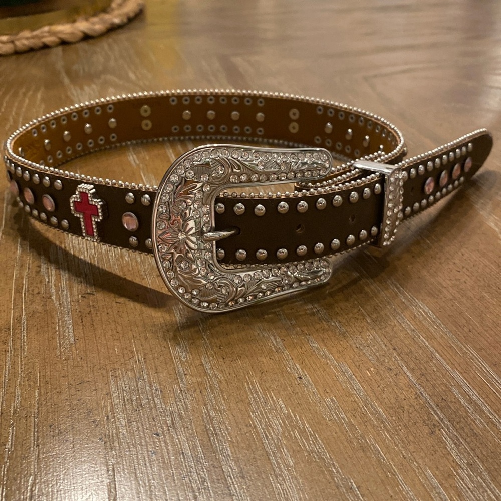 Girls size 6/8 belt like new!